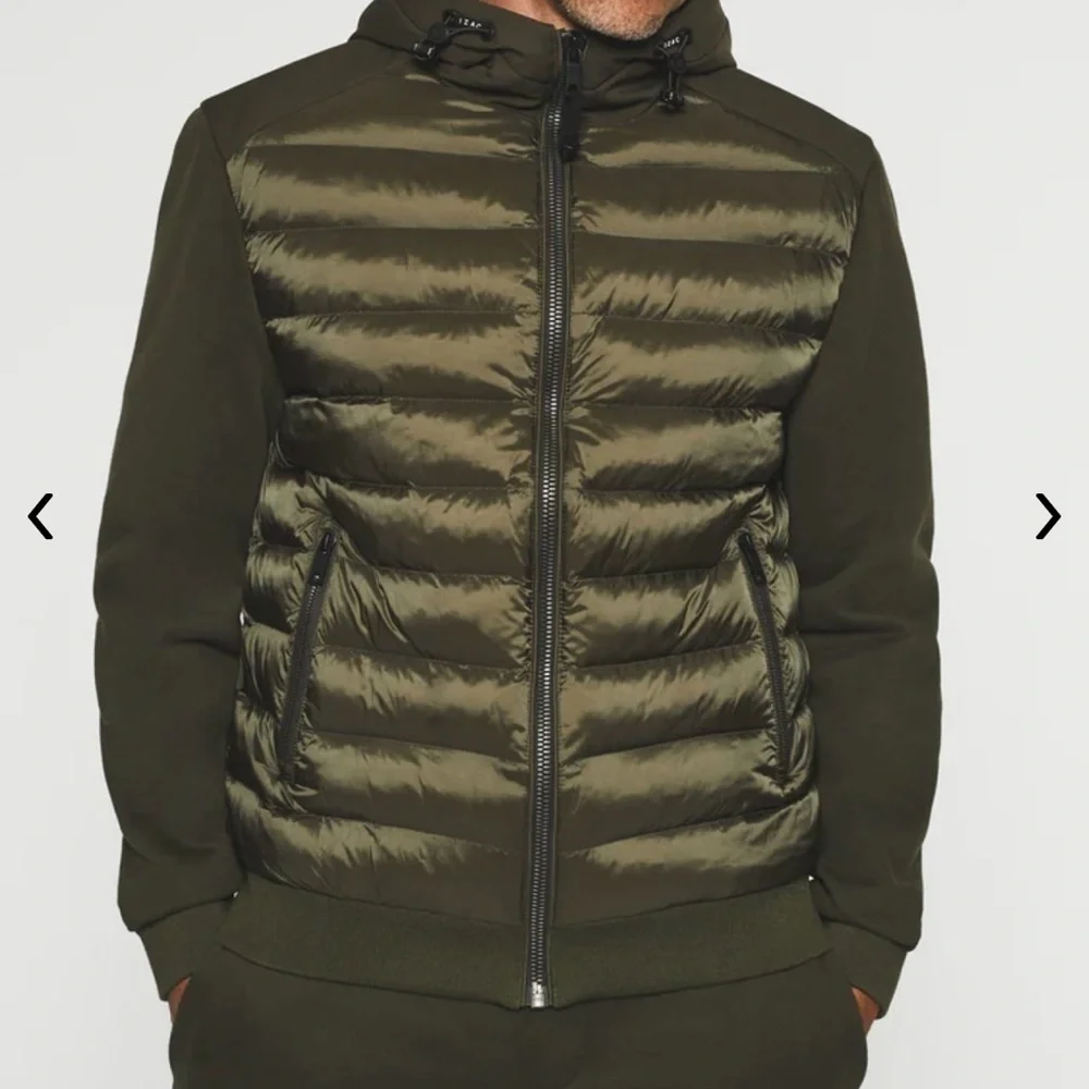 IZAC Men Zipped Vest With United Khaki Hood.
